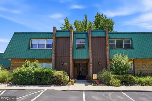 114 Meadowview Ln #114, MONT CLARE, PA 19453
