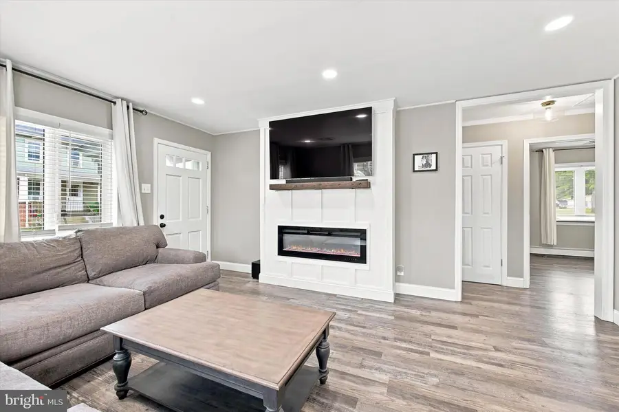 613 W Race St, Stowe, PA 19464 - #2