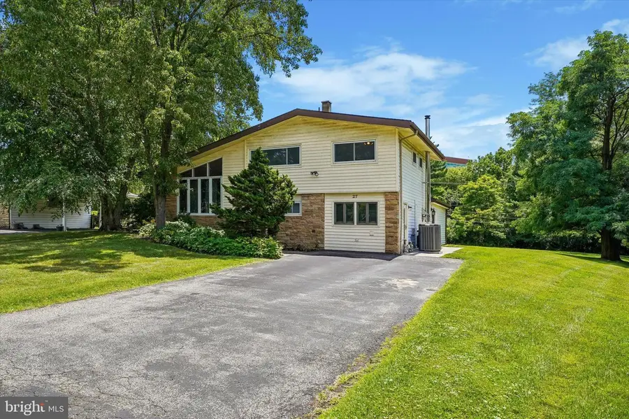 27 Camelot Dr, Plymouth Meeting, PA 19462 - #2