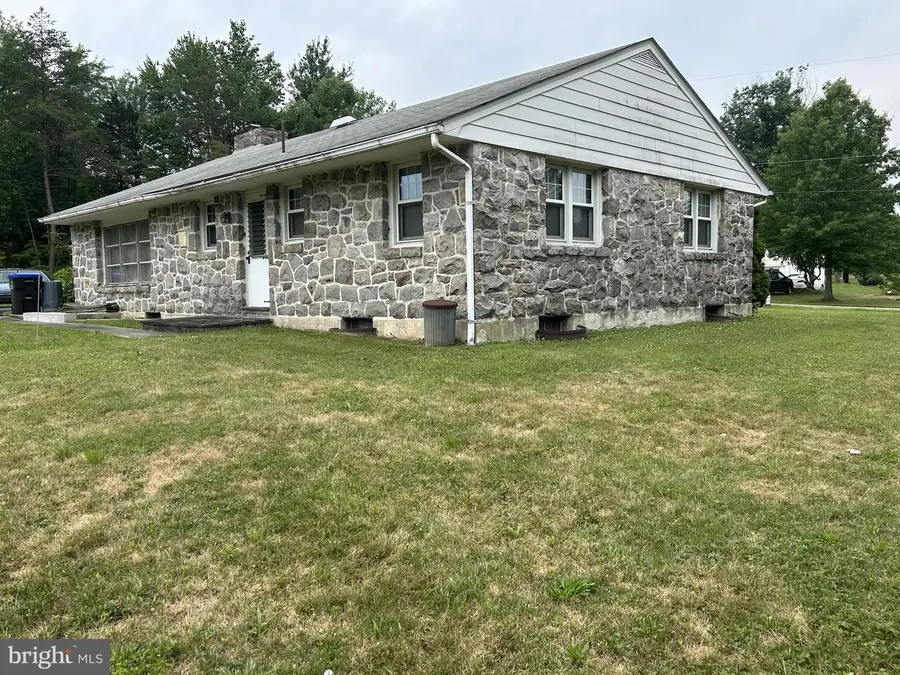 2122 Yarnall Rd, Pottstown, PA 19464 - #3