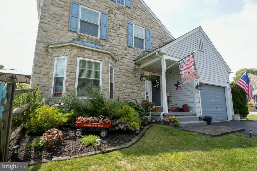 250 Longchamp Dr, Souderton, PA 18964 - #2