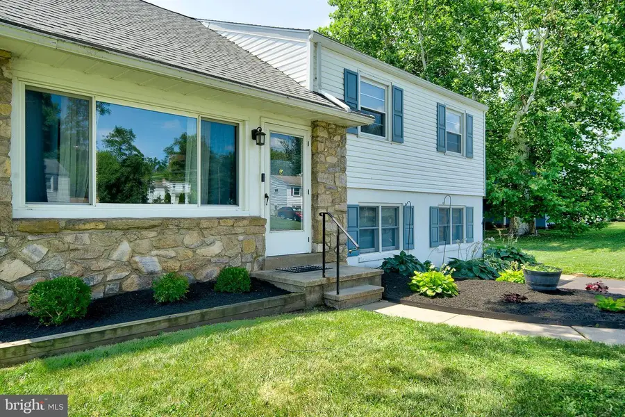1008 Pioneer Rd, Lansdale, PA 19446 - #2