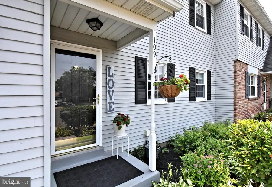 109 Macintosh Ln, North Wales, PA 19454 - #3