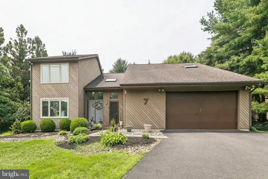 7 Haycroft Dr, Spring House, PA 19477 - #2