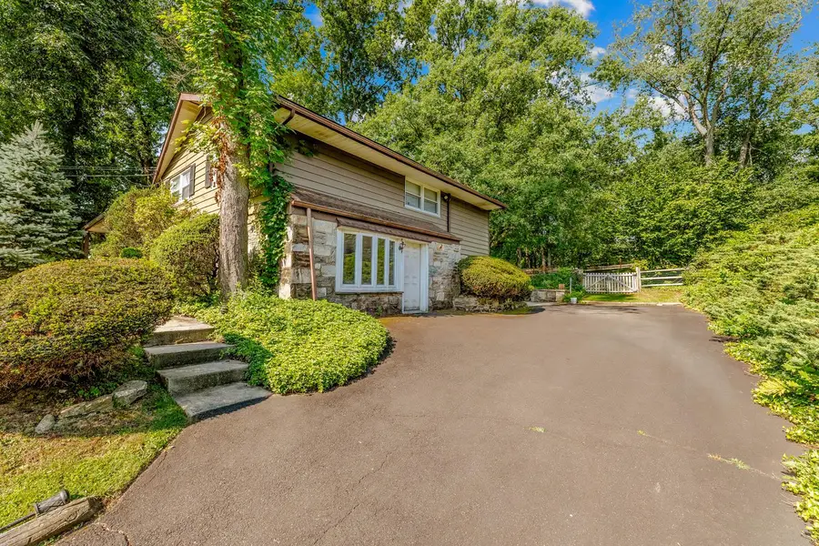 552 Cardinal Dr, Dresher, PA 19025 - #2
