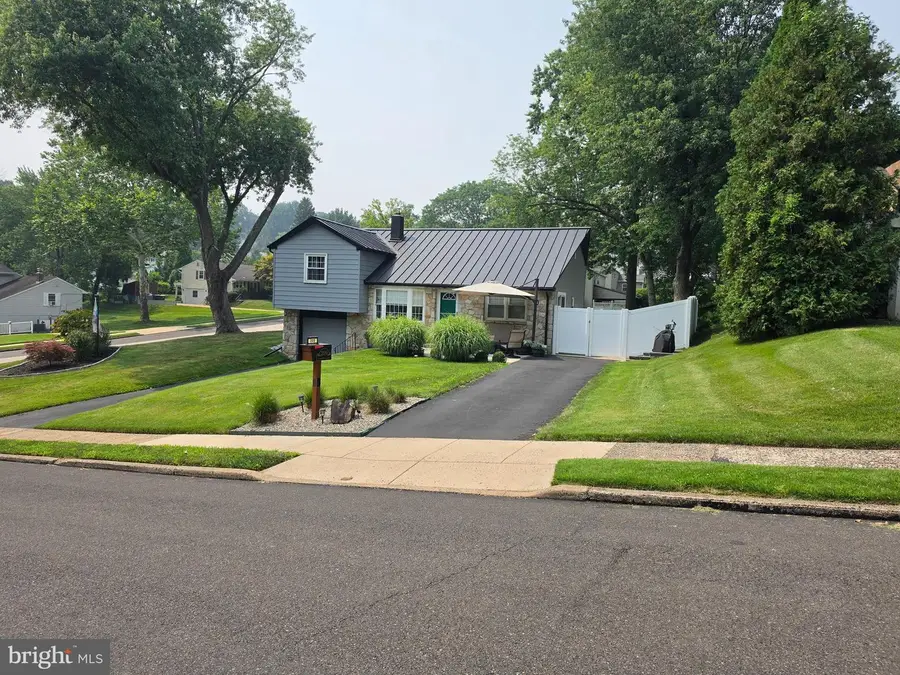 209 Limestone Ln, Willow Grove, PA 19090 - #2