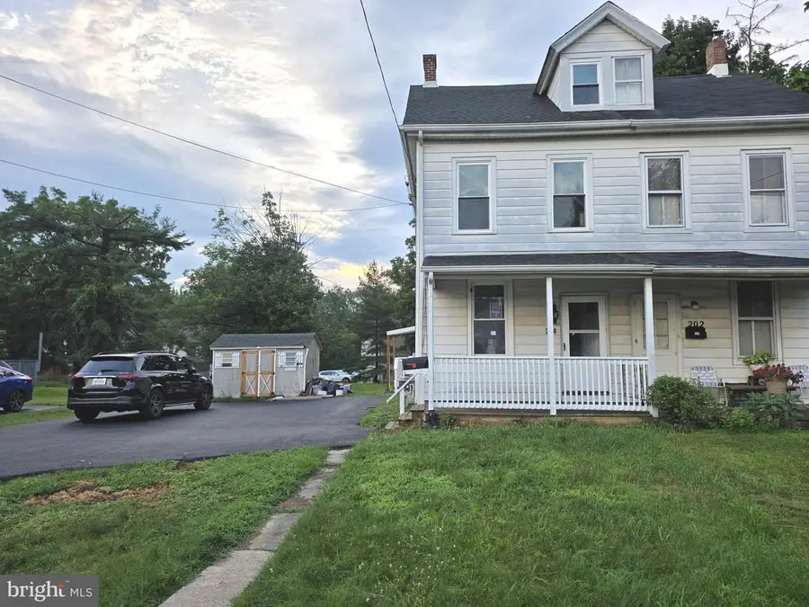 204 Elm Ave, North Wales, PA 19454 - #2
