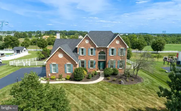 33 Knights Crest Ct, SOUDERTON, PA 18964