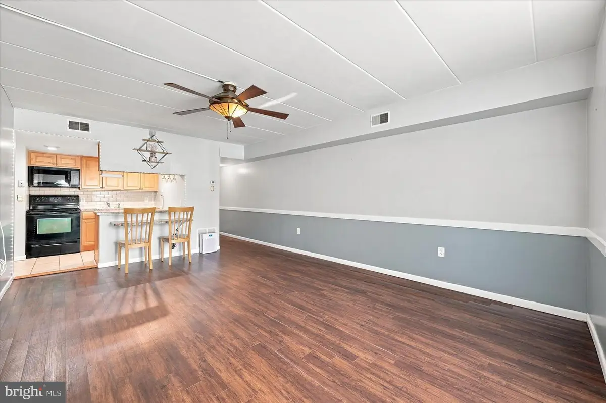 233 Township Line Rd #5b, Elkins Park, PA 19027 - #1