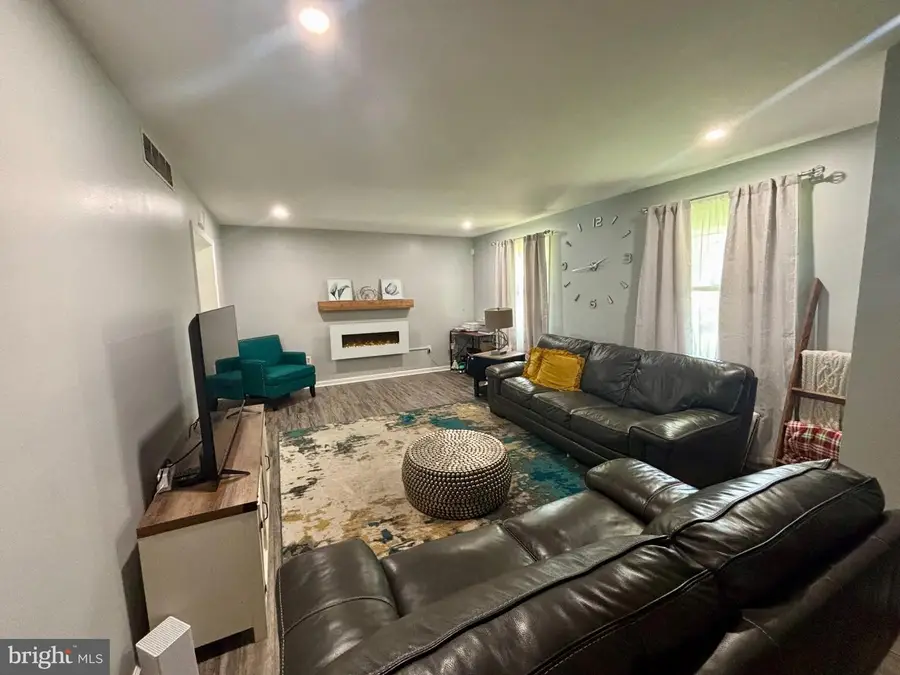 229 Shelmire St #, Jenkintown, PA 19046 - #3