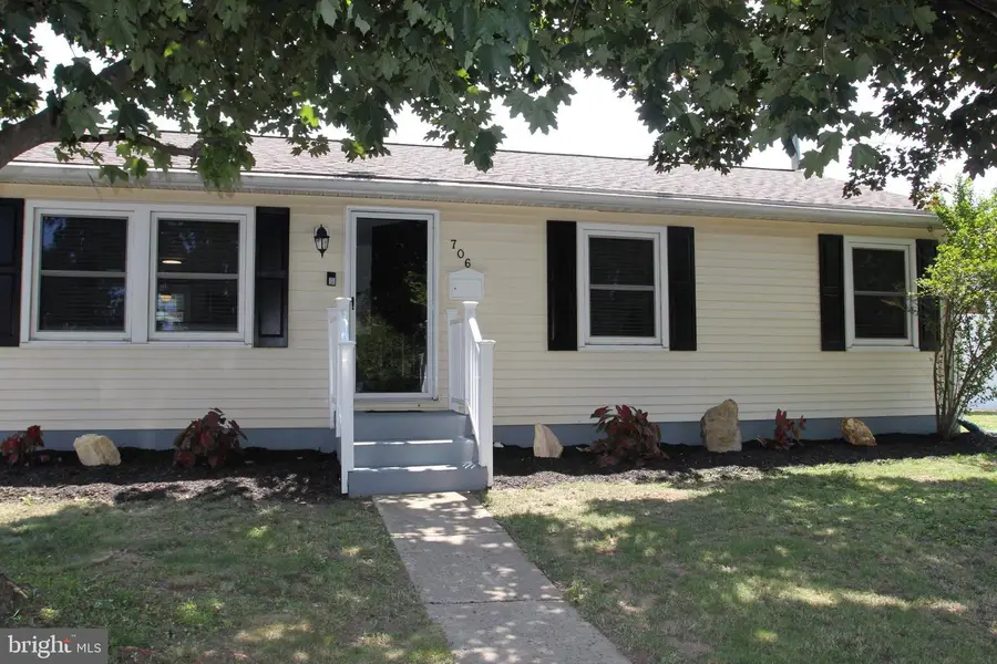 706 Logan St, Pottstown, PA 19464 - #3