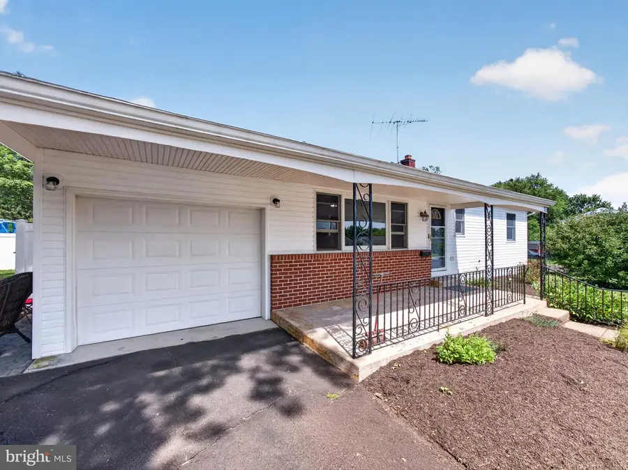 315 Northview Ave, Telford, PA 18969 - #2