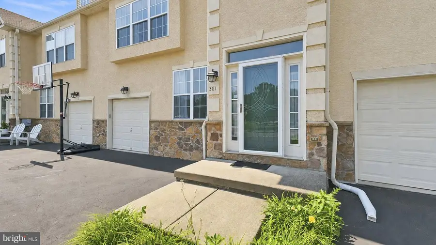 381 Manor Cir, Harleysville, PA 19438 - #2