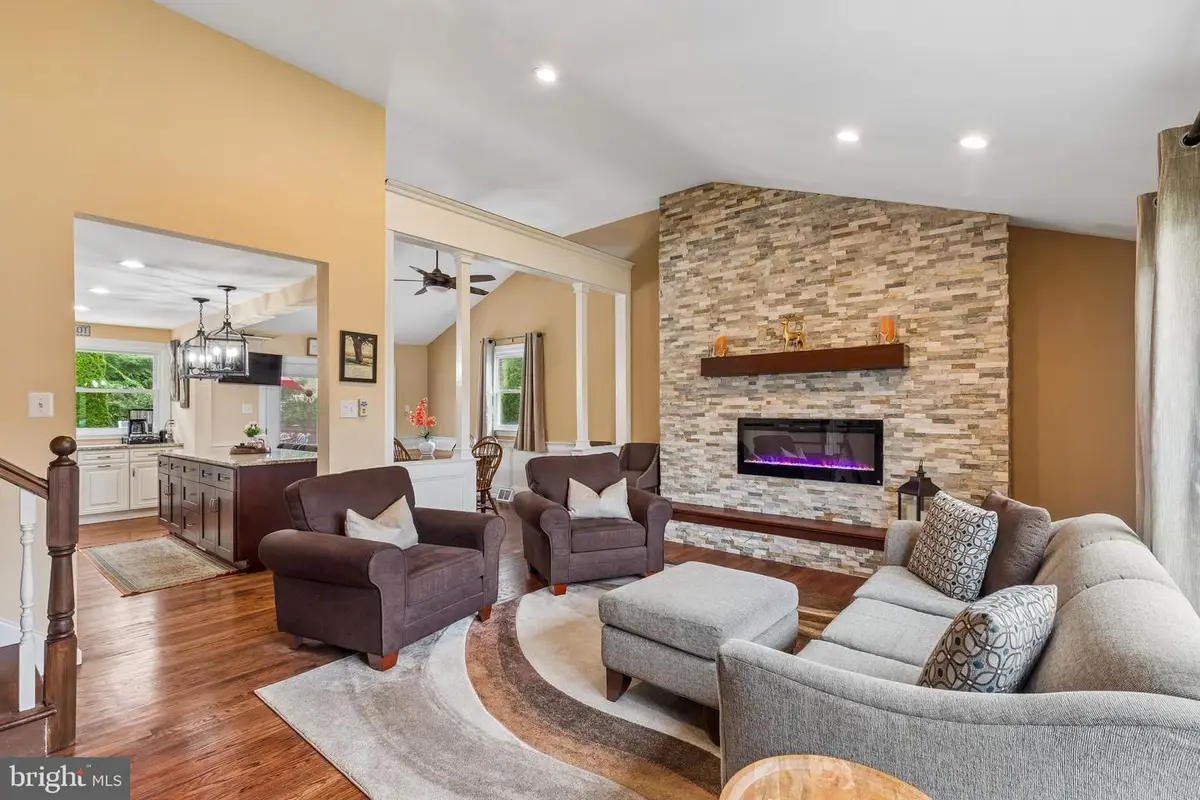 672 Killdeer Ln, Huntingdon Valley, PA 19006 - #1
