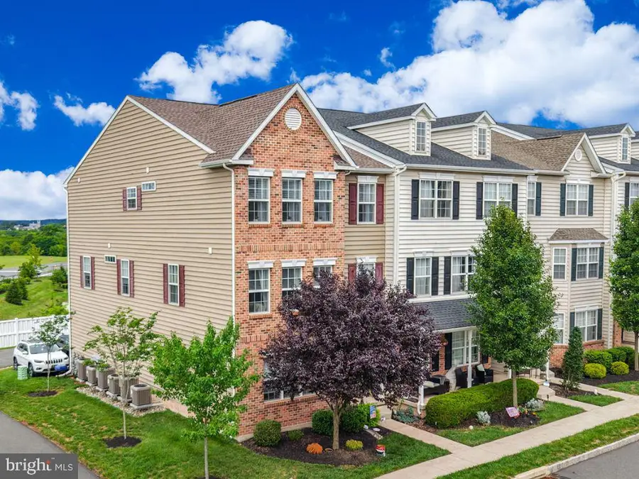 3059 Goshen Dr, Pennsburg, PA 18073 - #2