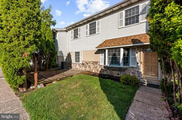 1712 Whitpain Hills Hls, BLUE BELL, PA 19422