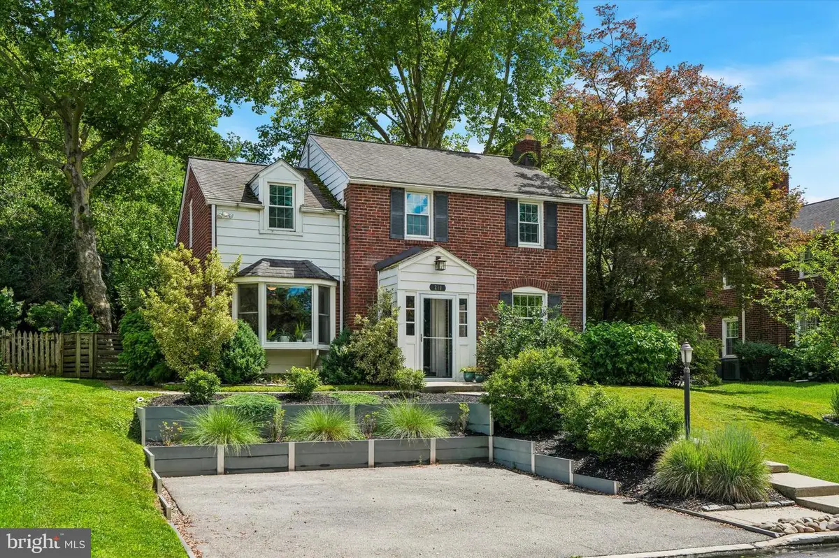 210 Glendalough Rd, Erdenheim, PA 19038 - #1