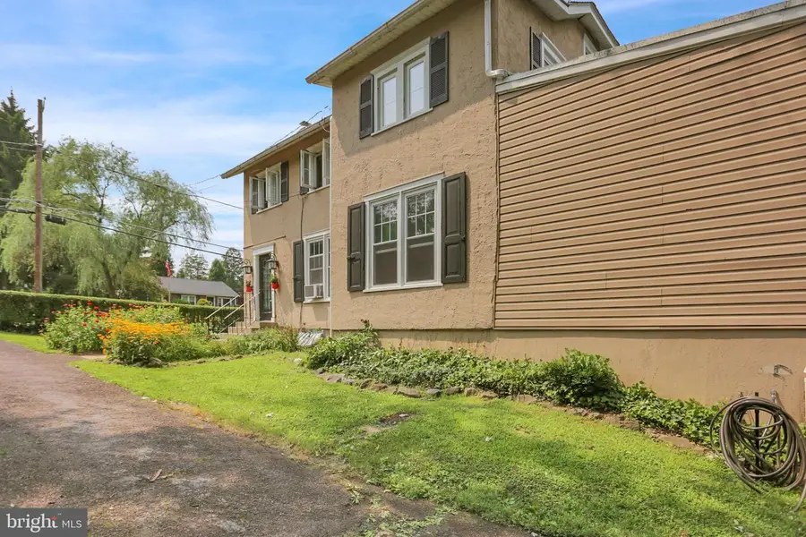 6 Perkiomen Ave, Schwenksville, PA 19473 - #3