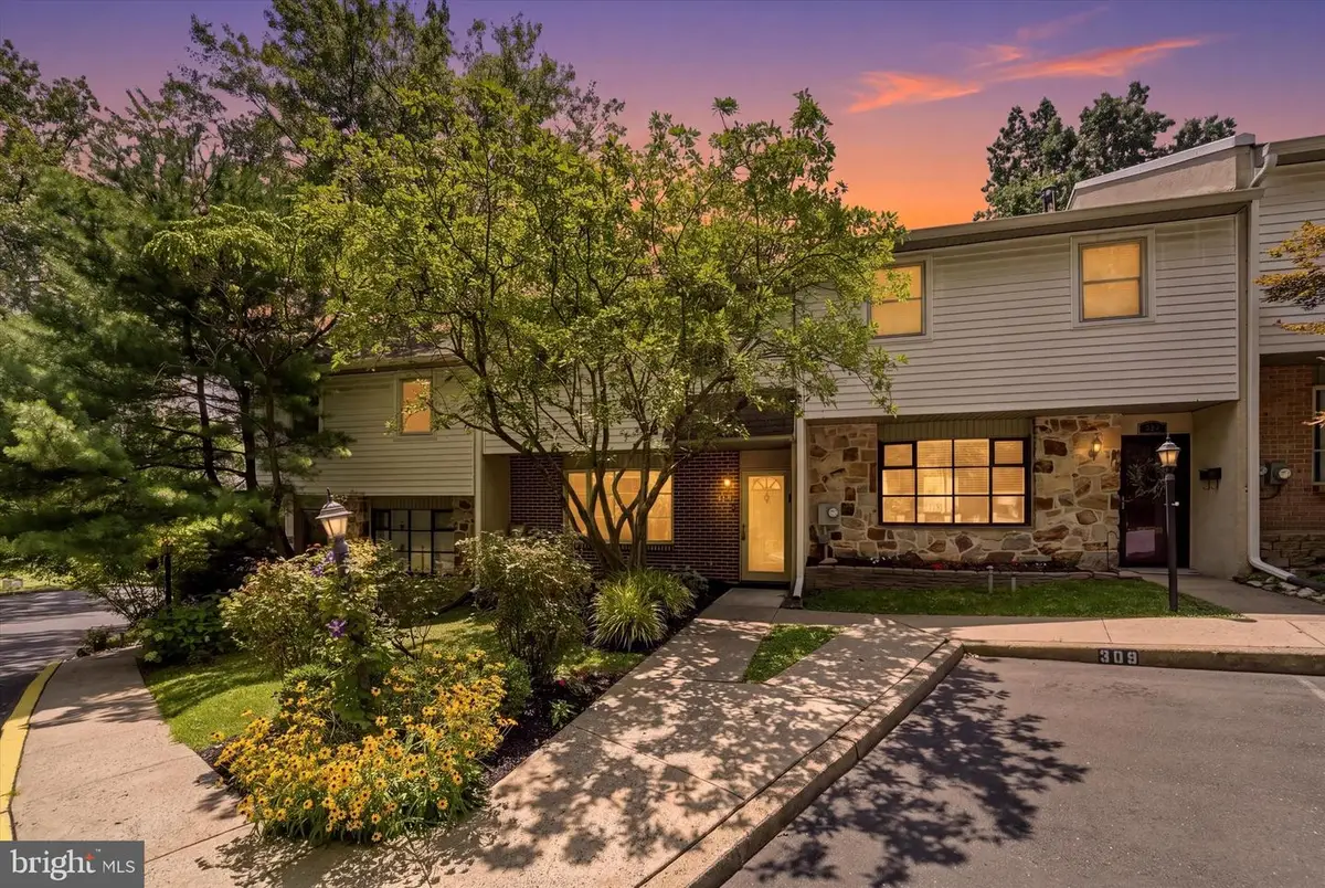 310 Woodside Cir, Dresher, PA 19025 - #1