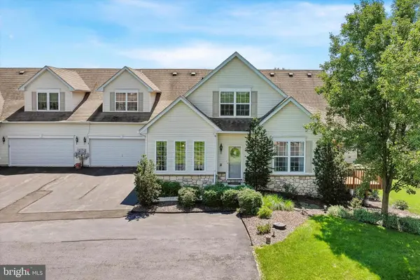 1032 Burgundy Cir, PENNSBURG, PA 18073