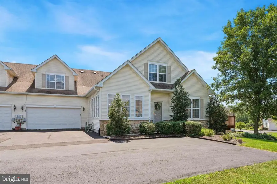 1032 Burgundy Cir, Pennsburg, PA 18073 - #2