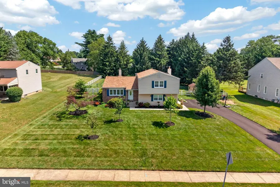 1340 Barton Dr, Fort Washington, PA 19034 - #2