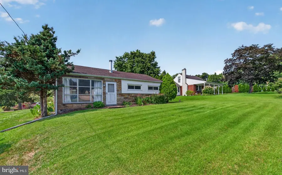 667 Constitution Ave, Pottstown, PA 19464 - #3