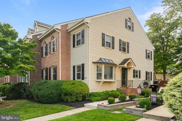237 Georgetowne Ct, ROYERSFORD, PA 19468