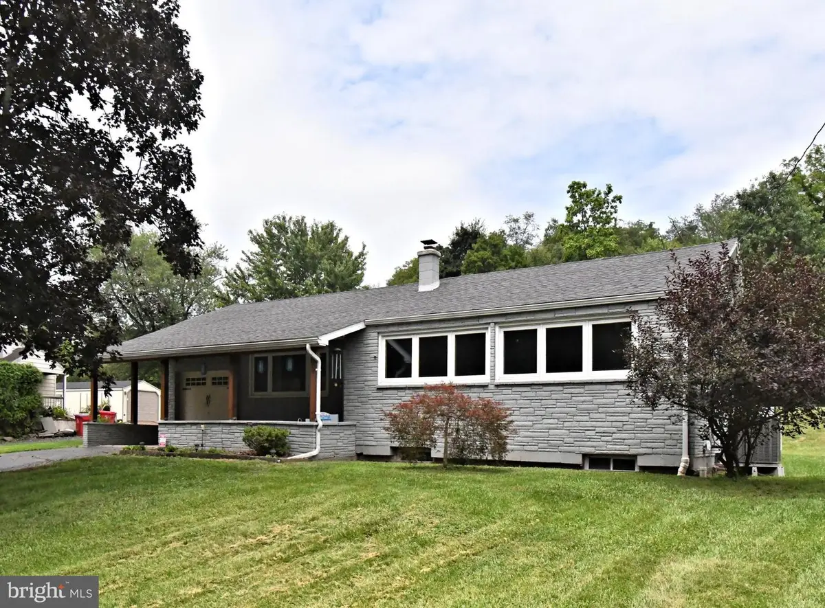 1066 Manatawny St, Pottstown, PA 19464 - #1
