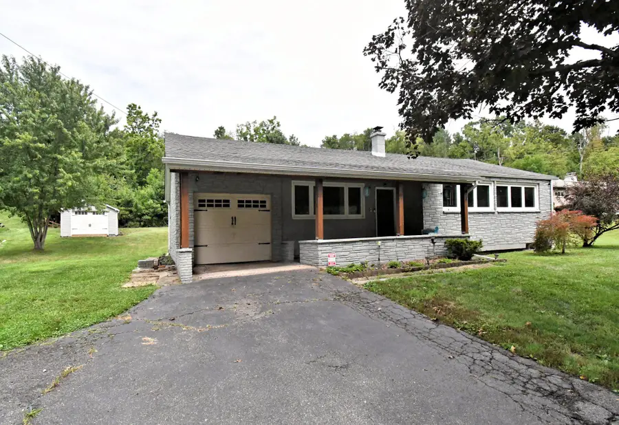 1066 Manatawny St, Pottstown, PA 19464 - #3