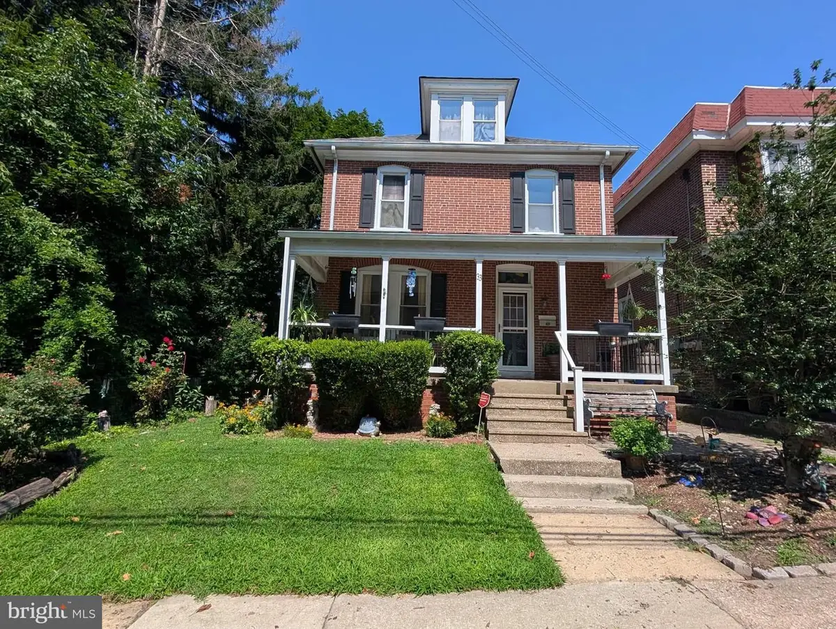 33 Centre Ave, West Norriton, PA 19403 - #1
