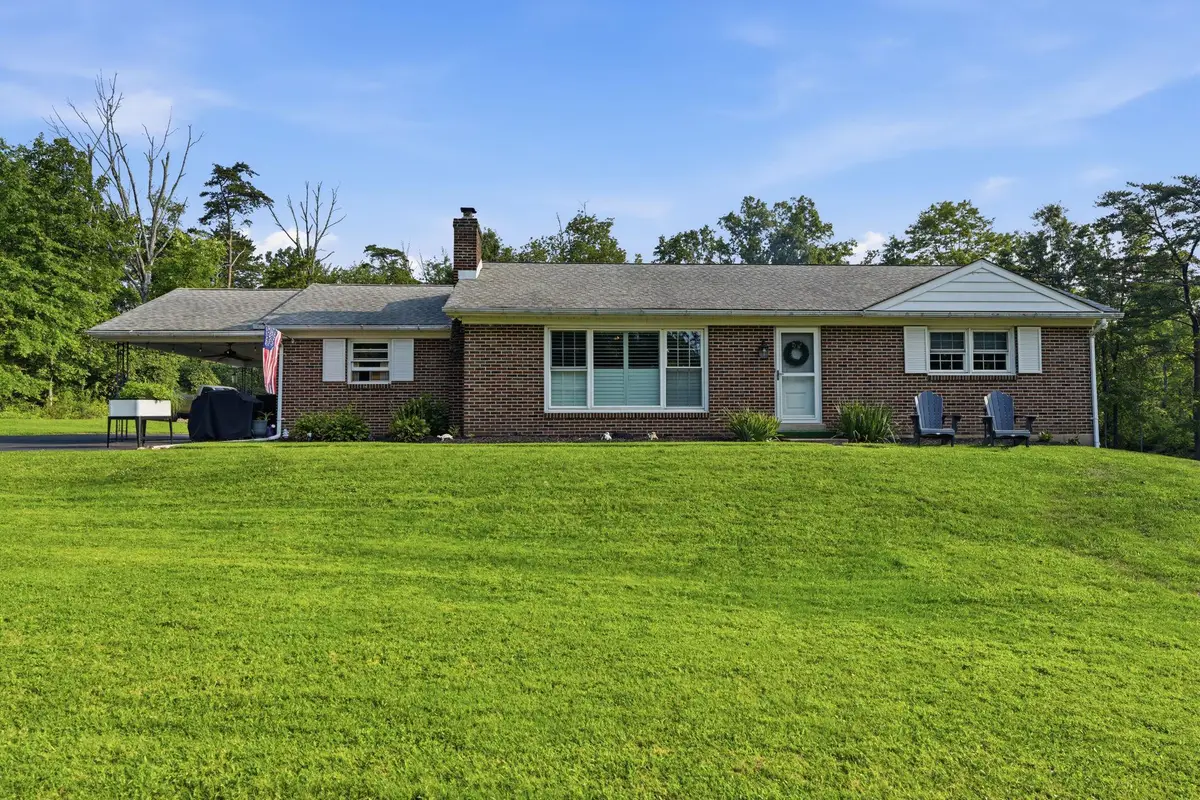 2050 Price Rd, Pennsburg, PA 18073 - #1