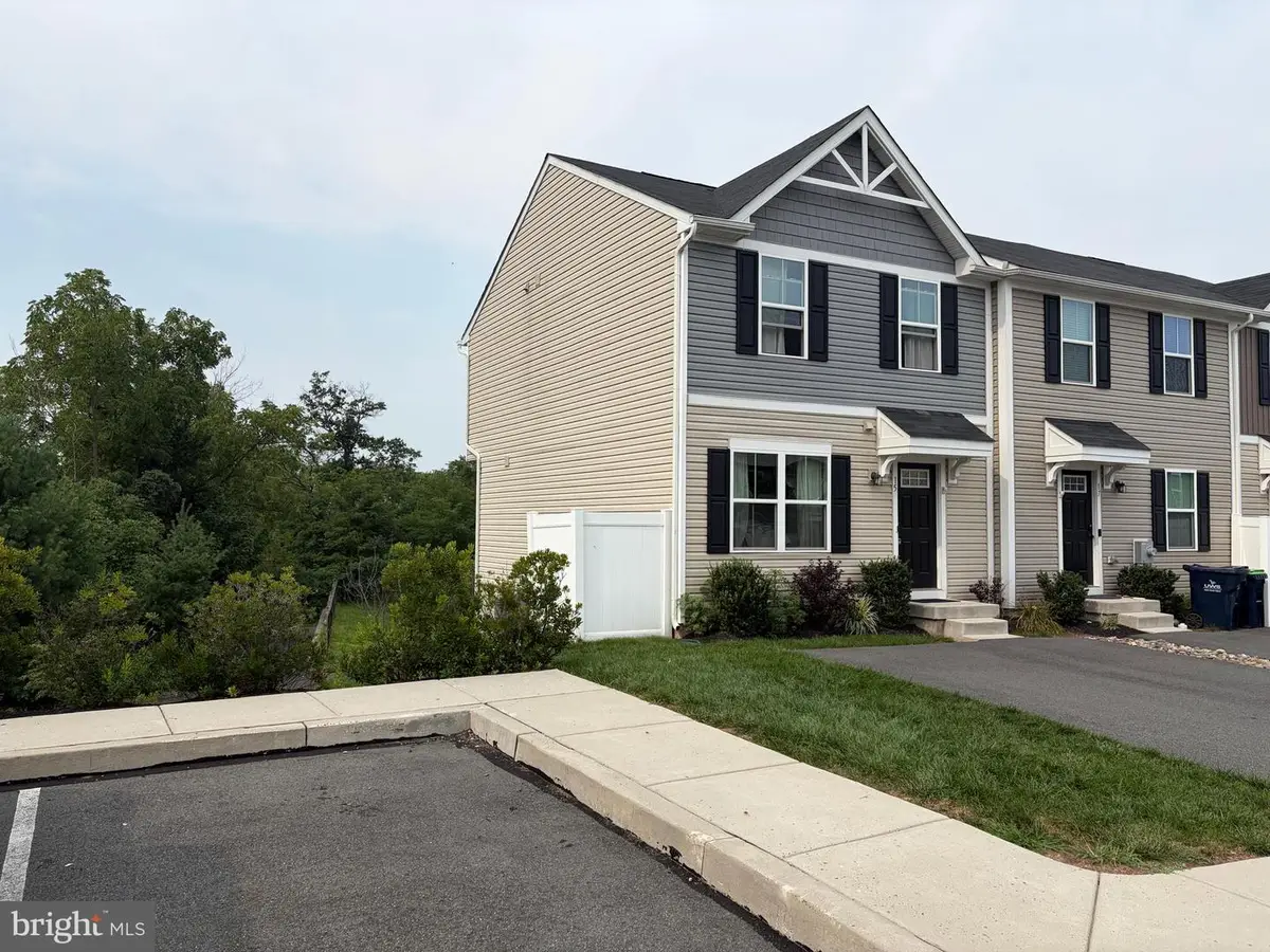 15 Castle Dr, Gilbertsville, PA 19525 - #1