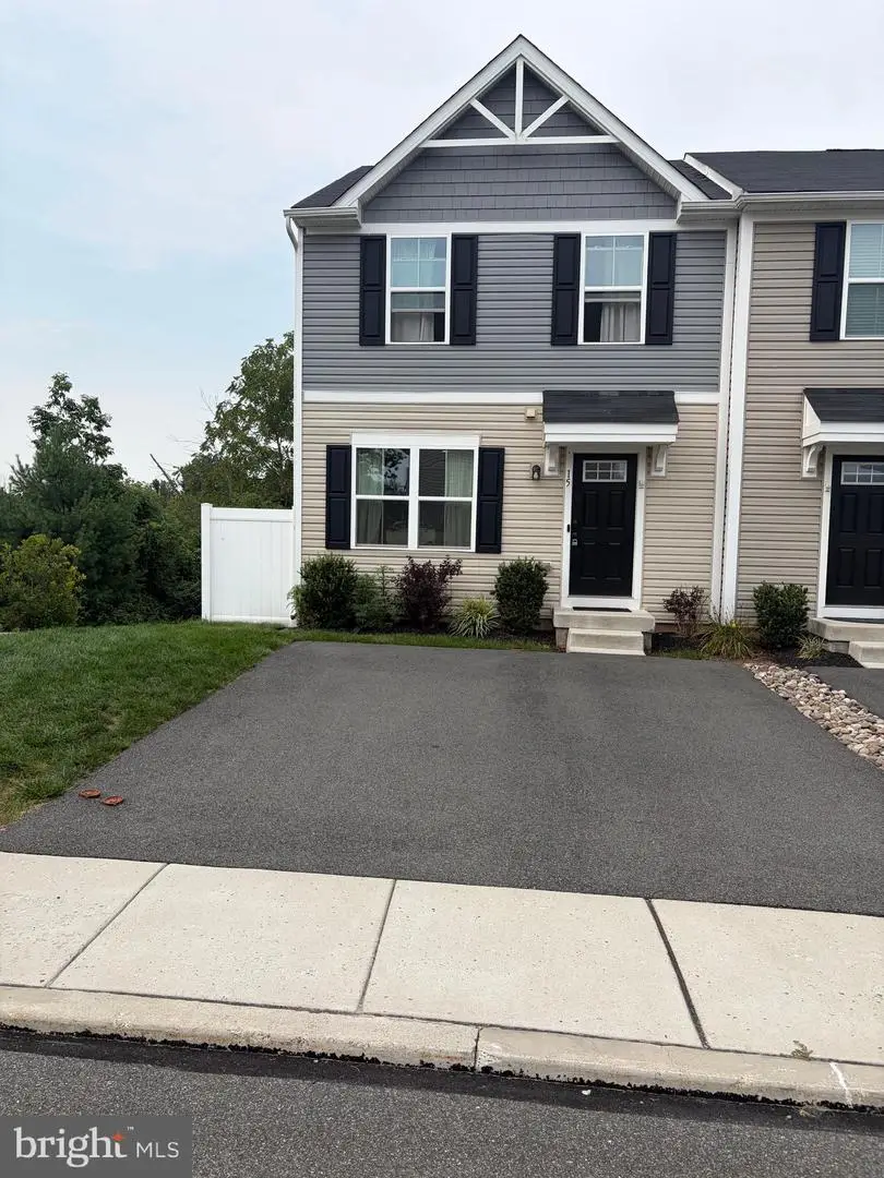 15 Castle Dr, Gilbertsville, PA 19525 - #2