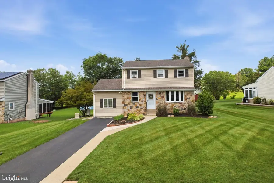 1385 Woodmere Rd, Pottstown, PA 19464 - #2