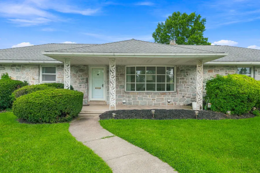 1011 N Charlotte St, Pottstown, PA 19464 - #3