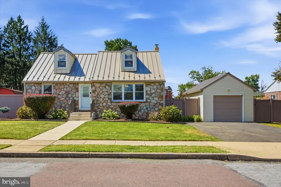 376 E 4th St, Lansdale, PA 19446 - #2