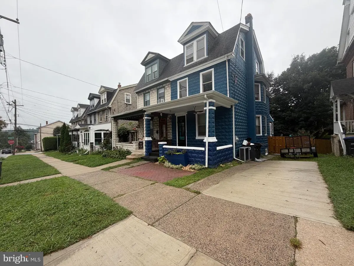 135 E 8th Ave, Conshohocken, PA 19428 - #1