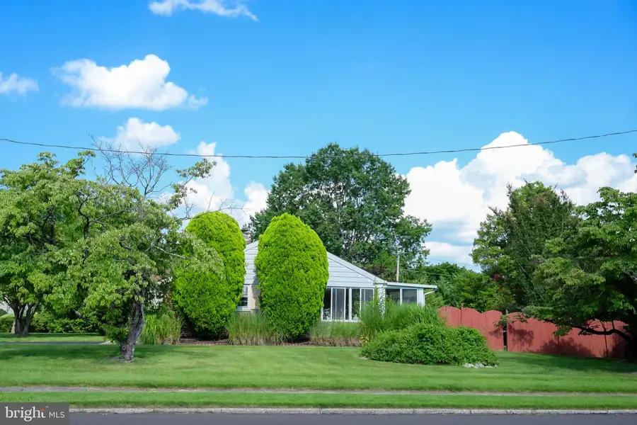 2171 Kent Rd, Huntingdon Valley, PA 19006 - #2