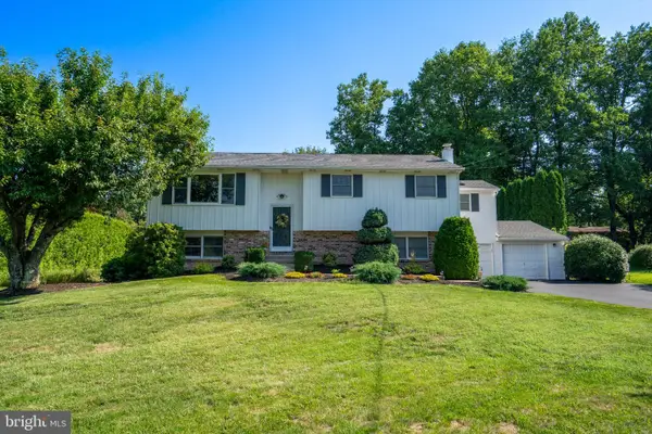 2017 Adams Rd, EAST GREENVILLE, PA 18041