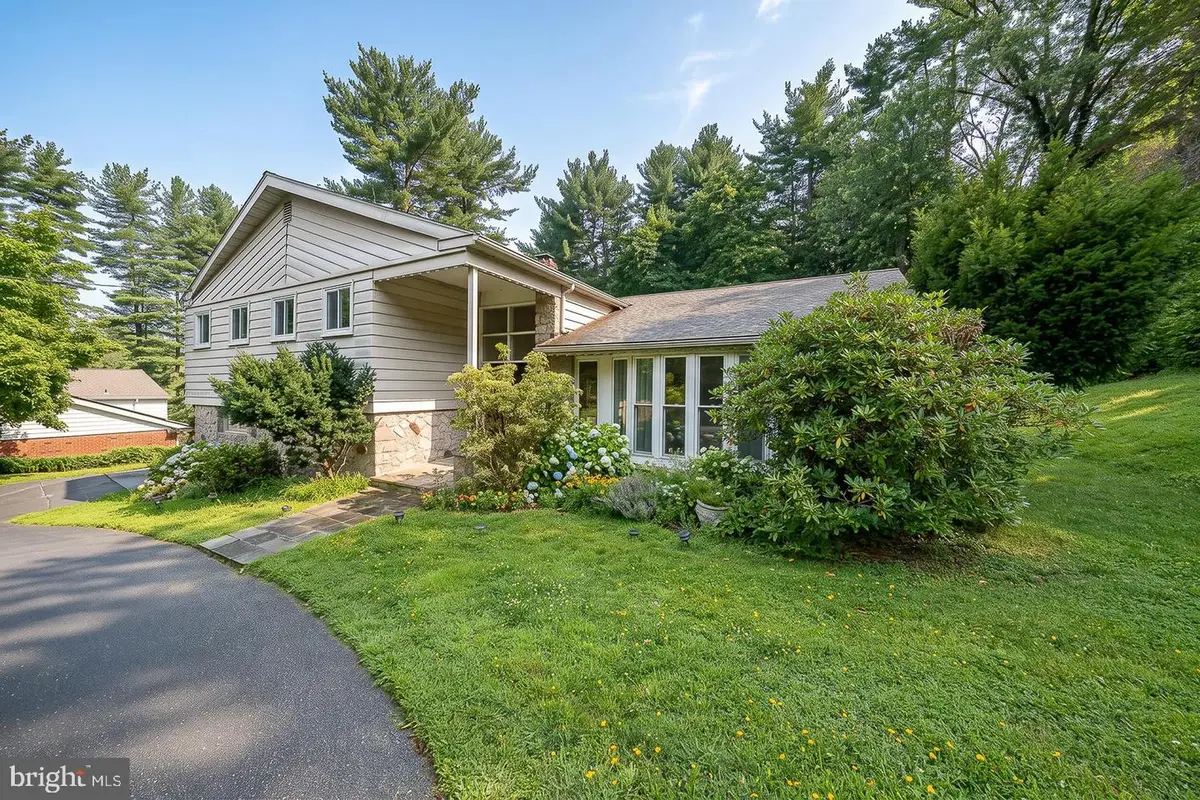 528 Sprague Rd, Penn Valley, PA 19072 - #1