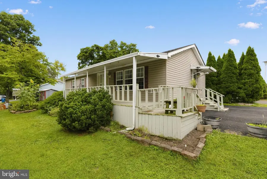 414 Oak Dr, Green Lane, PA 18054 - #2