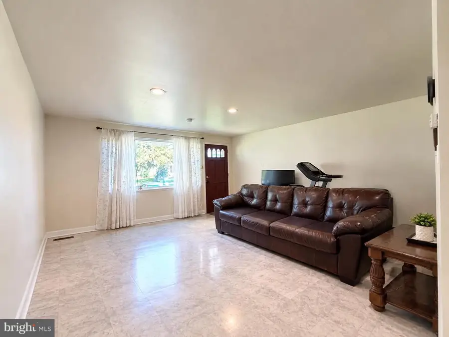 854 Andover Rd, Lansdale, PA 19446 - #2