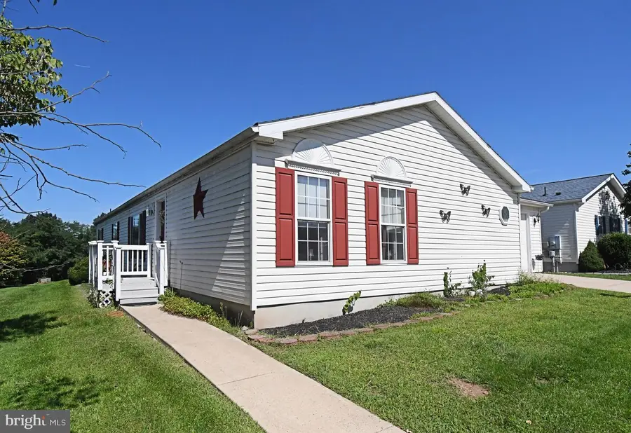 1047 Scenic View Dr, Schwenksville, PA 19473 - #2