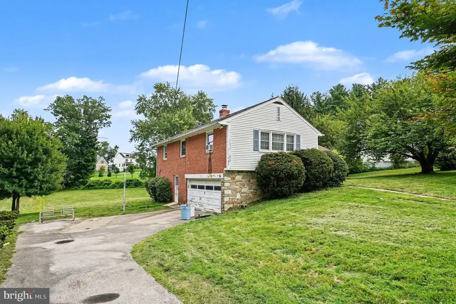 8403 Newbold Ln, Laverock, PA 19038 - #2