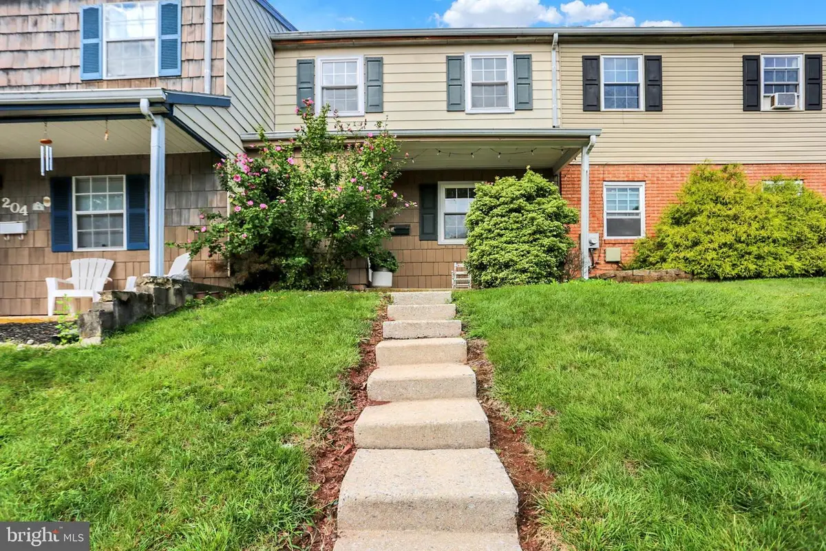 206 Lexington Rd, Schwenksville, PA 19473 - #1