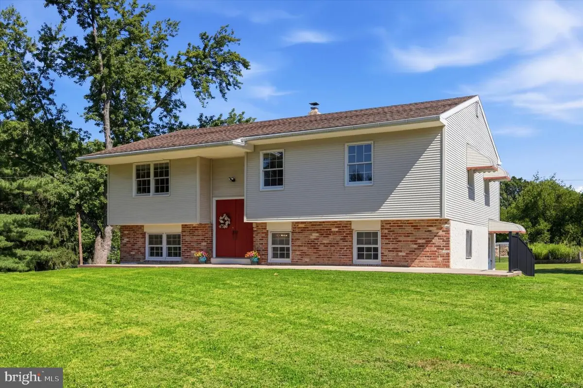 3901 Beth Dr, Collegeville, PA 19426 - #1