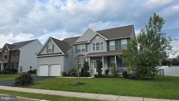 2009 Woodbridge Ln, PENNSBURG, PA 18073