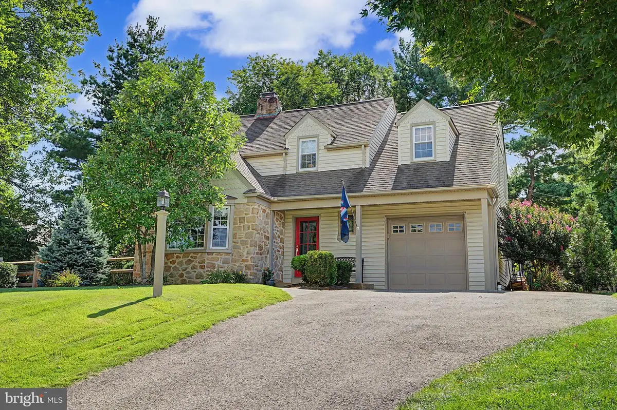 2547 Hallowell Rd, Huntingdon Valley, PA 19006 - #1