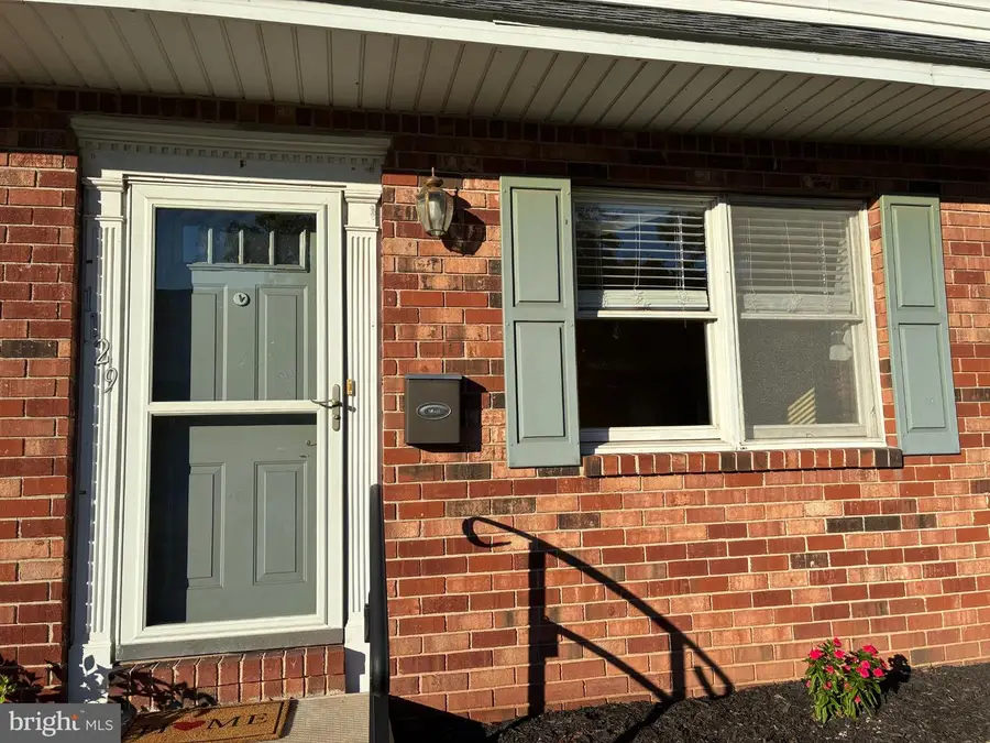 1129 Grove St, Pottstown, PA 19464 - #2